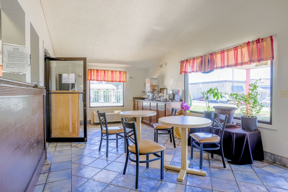 Cozy Garden Inn By OYO Hwy 40 Richmond - photo 4