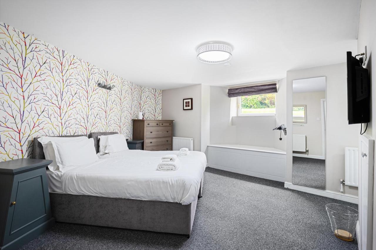 Strawberry One 3 en suite bedrooms Private Parking Harrogate Holiday Apartments