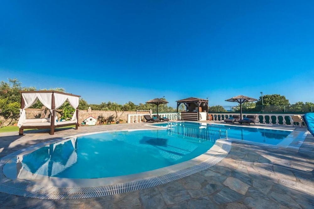 Villa Maxim with Private Pool & Tennis Court — 4-Star Luxury Hotel in Corfu, Greece