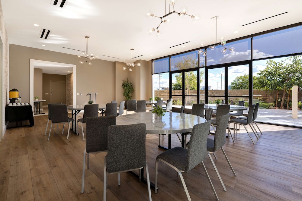 Home2Suites by Hilton Anaheim Resort - photo 50