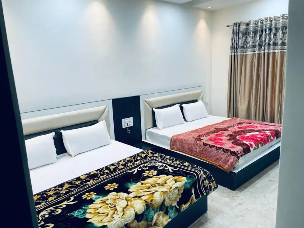 Yuvraj Residency 1 minute walking from Golden Temple