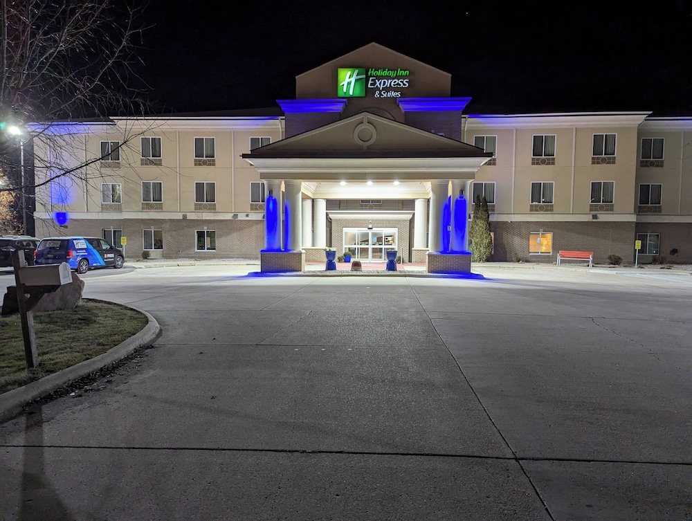 Holiday Inn Express Hotel & Suites Northwood by IHG - photo 45