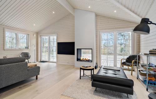 Beach Front Home In Græsted With Wifi — Graested — photo 2