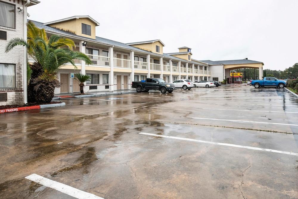 Red Roof Inn Stafford TX - featured photo