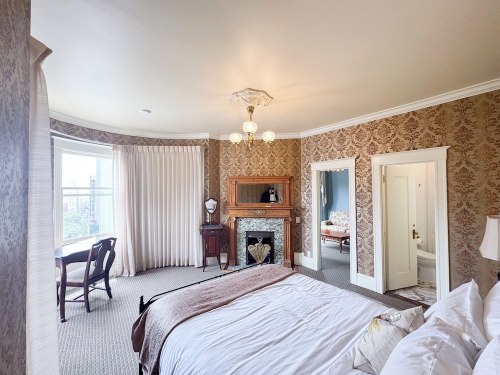 Nob Hill Inn - photo 17