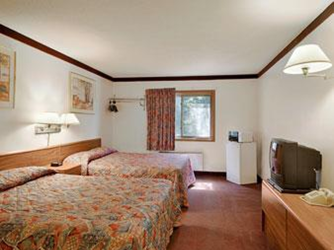 Becker Inn & Suites - photo 2