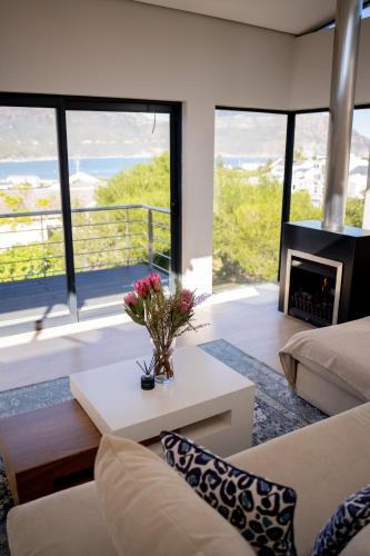 Villa Rhulani & Protea Suite Luxurious Villa with Sea and Mountain Views Pool & Inverter