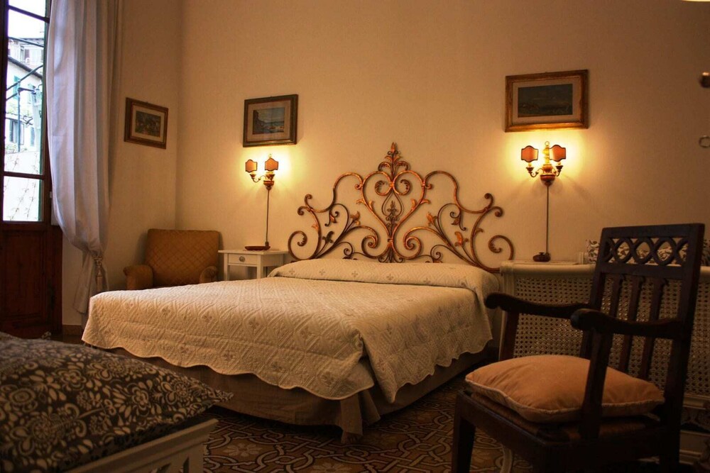 Rooms by Anna — 4-Star Luxury Hotel in Florence, Italy