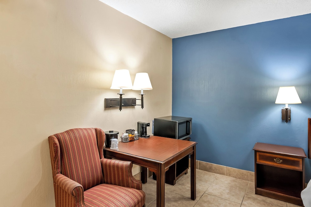 HomeTowne Studios by Red Roof Yuba City Bonanza Marysville - photo 23