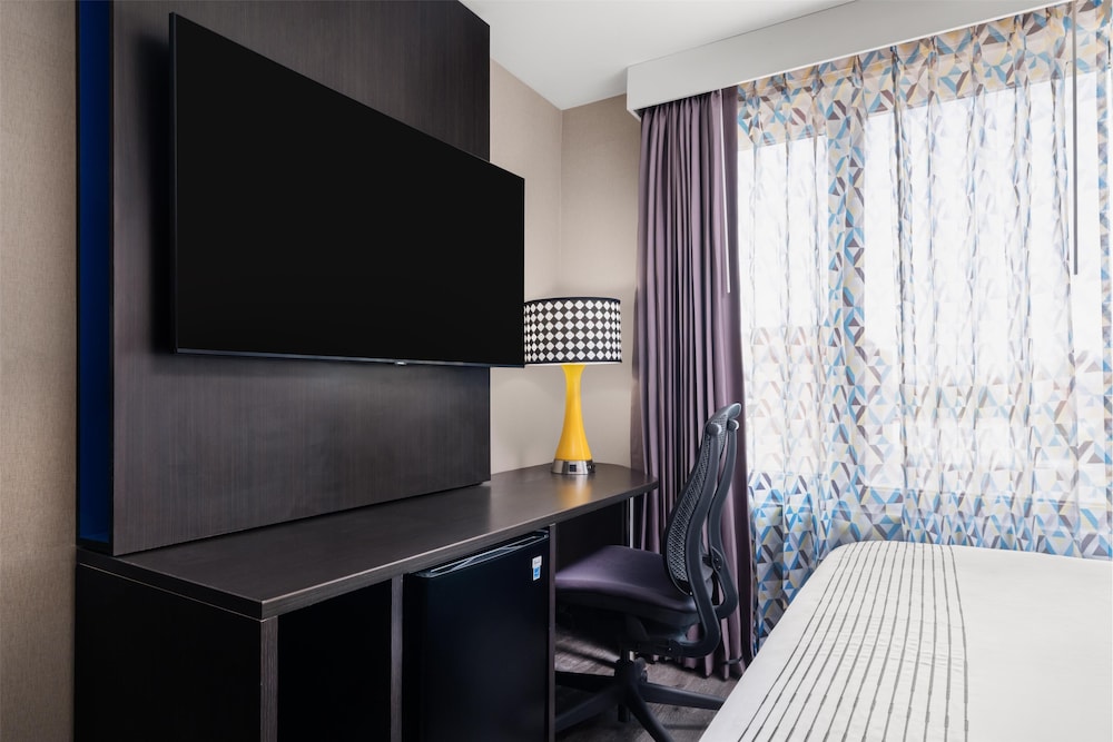 GLō Best Western Bronx NYC - photo 11