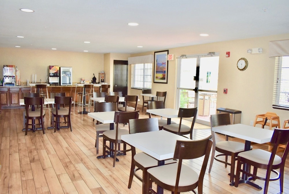 MainStay Suites Cedar Rapids North Marion - photo 52