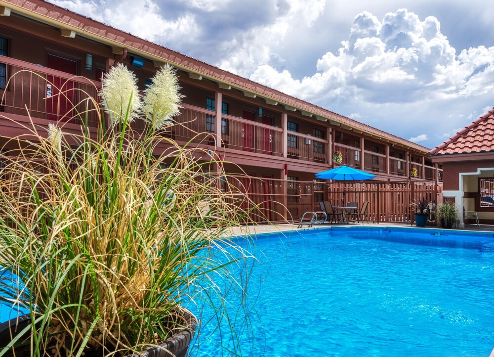 San Mateo Inn - photo 17