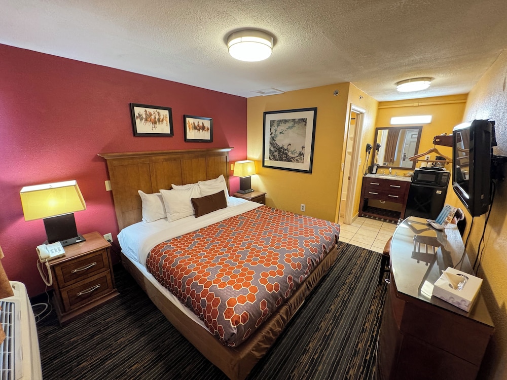The Royal Victorian Motel - photo 20