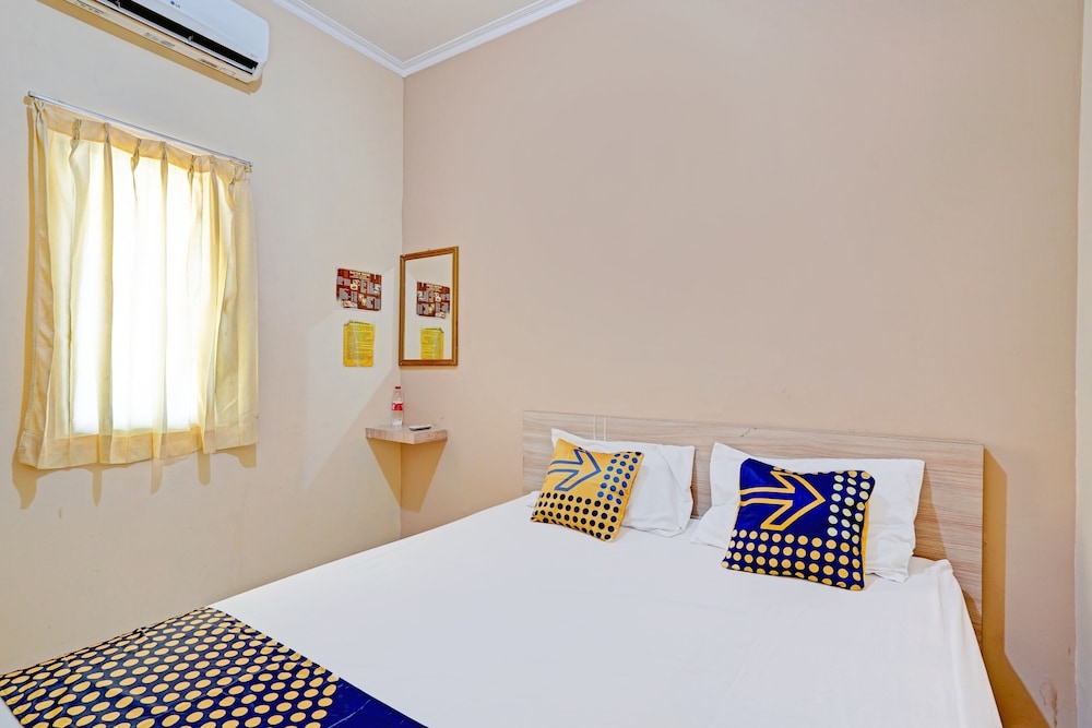 Spot On 90622 Hotel Galaksi — Ponorogo