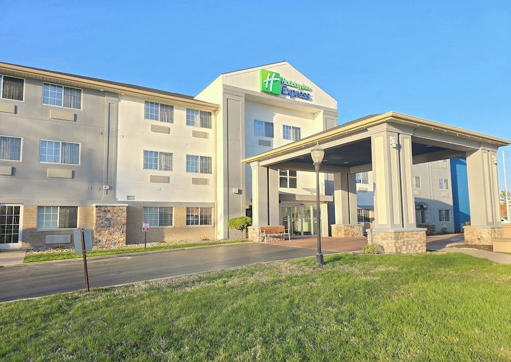 Holiday Inn Express & Suites St Joseph by IHG - photo 76