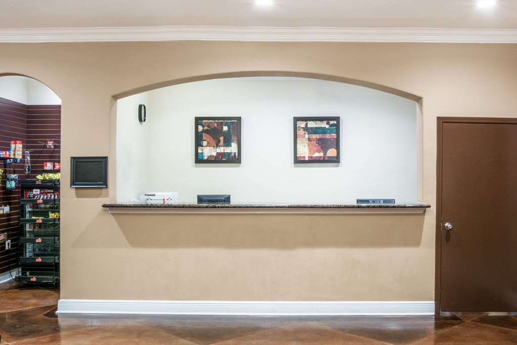 Super 8 by Wyndham Beaumont I 10 South College St - photo 7