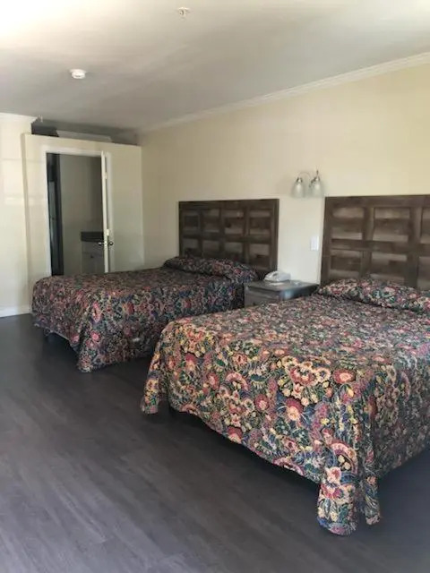 Sierra Crossing Motel - photo 7