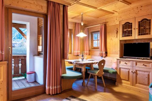 Cesa Valeria App Sonia — 4-Star Luxury Hotel in Ortisei, Italy