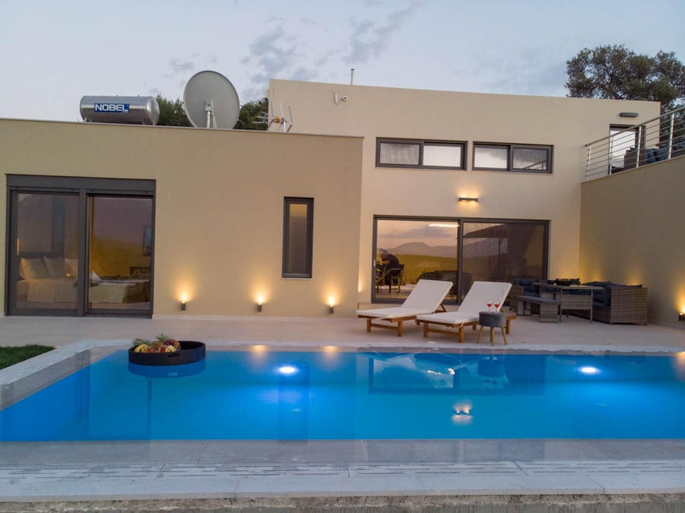 Villa Olea with eco Pool — 4-Star Luxury Hotel in Irakleion, Greece
