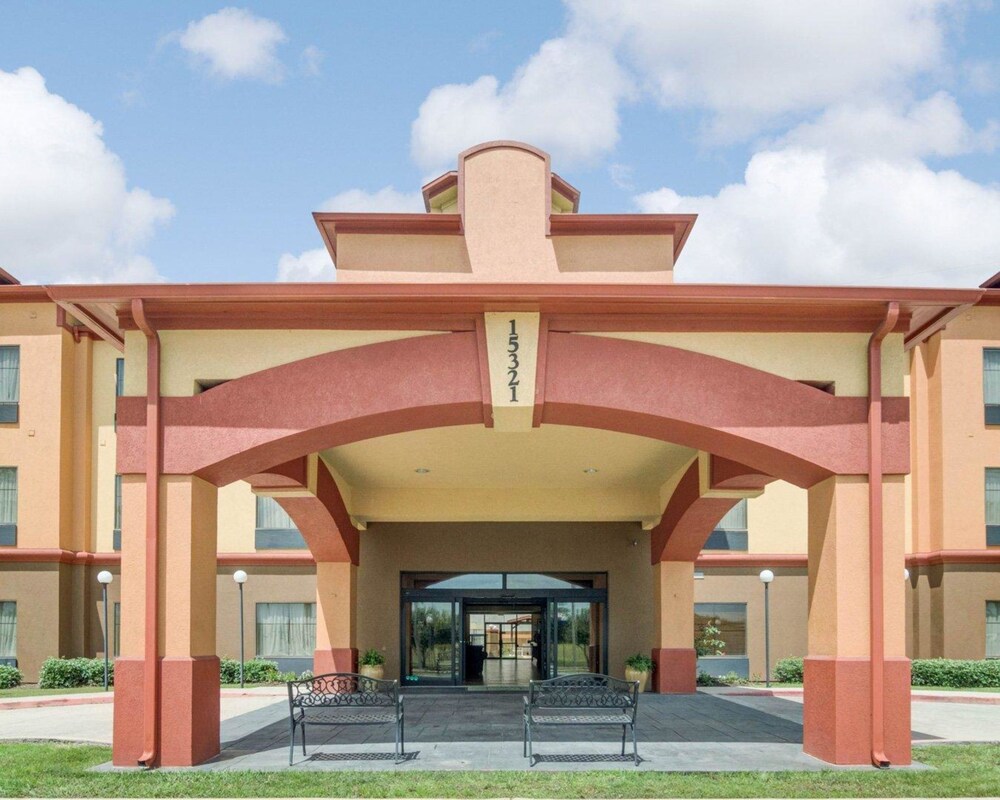 Springwood Suites Houston IAH Beltway 8 - photo 23