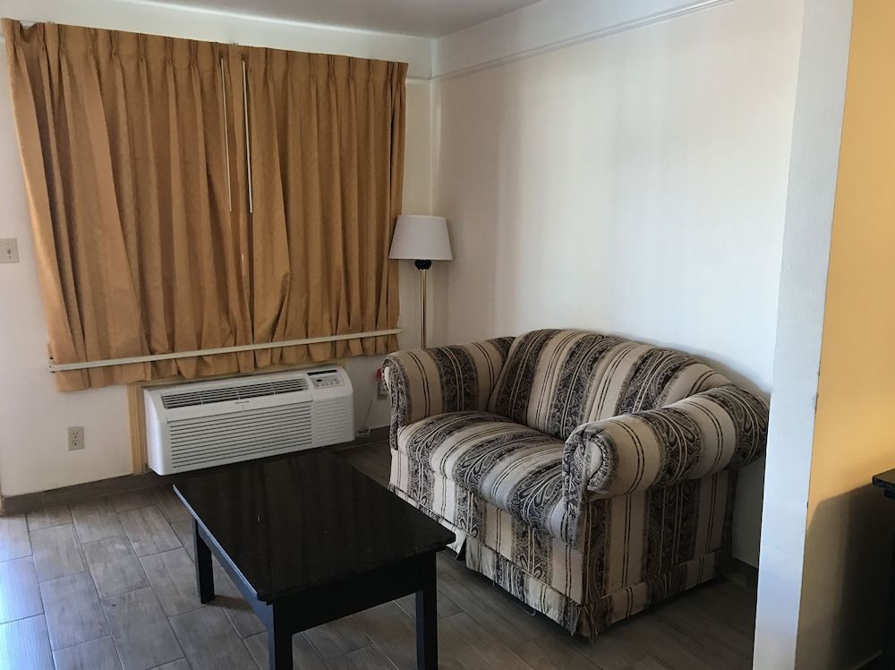 Texas Inn & Suites - photo 14