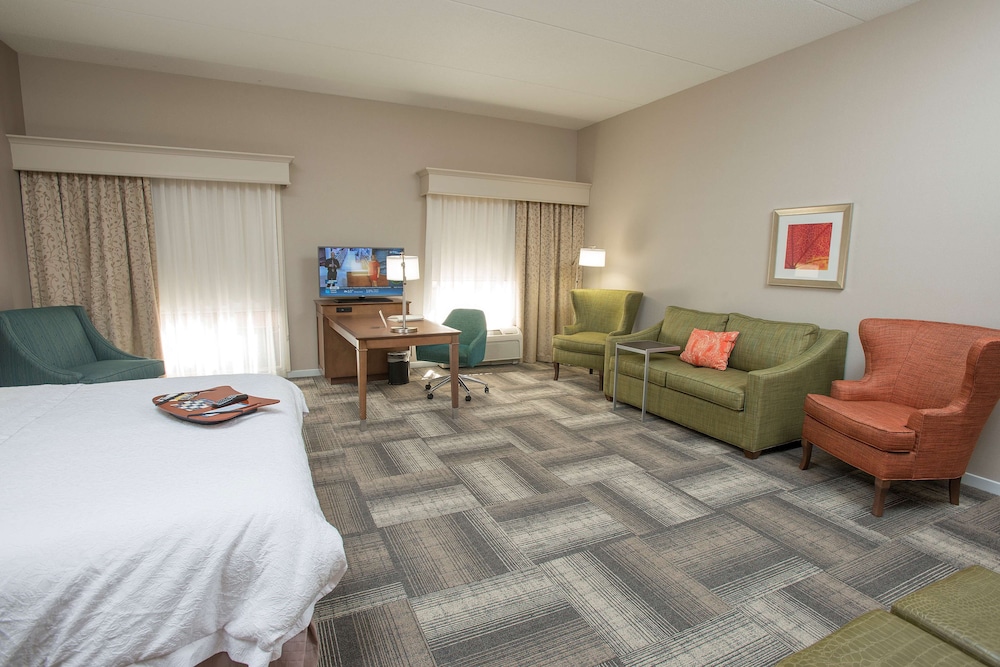 Hampton Inn & Suites Cincinnati Union Center - photo 16