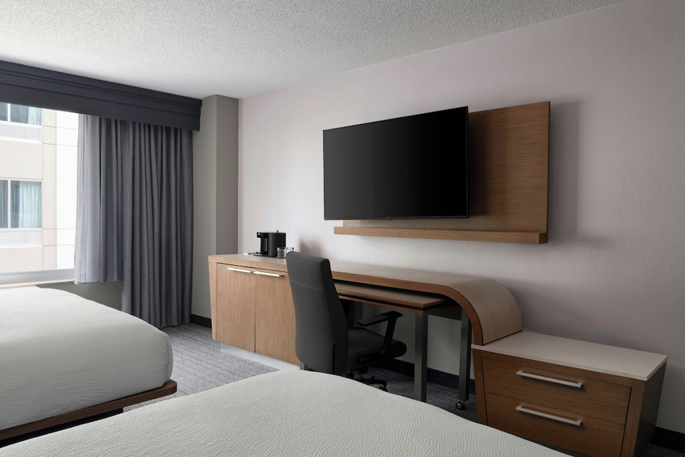 Courtyard by Marriott Charlotte City Center - photo 8
