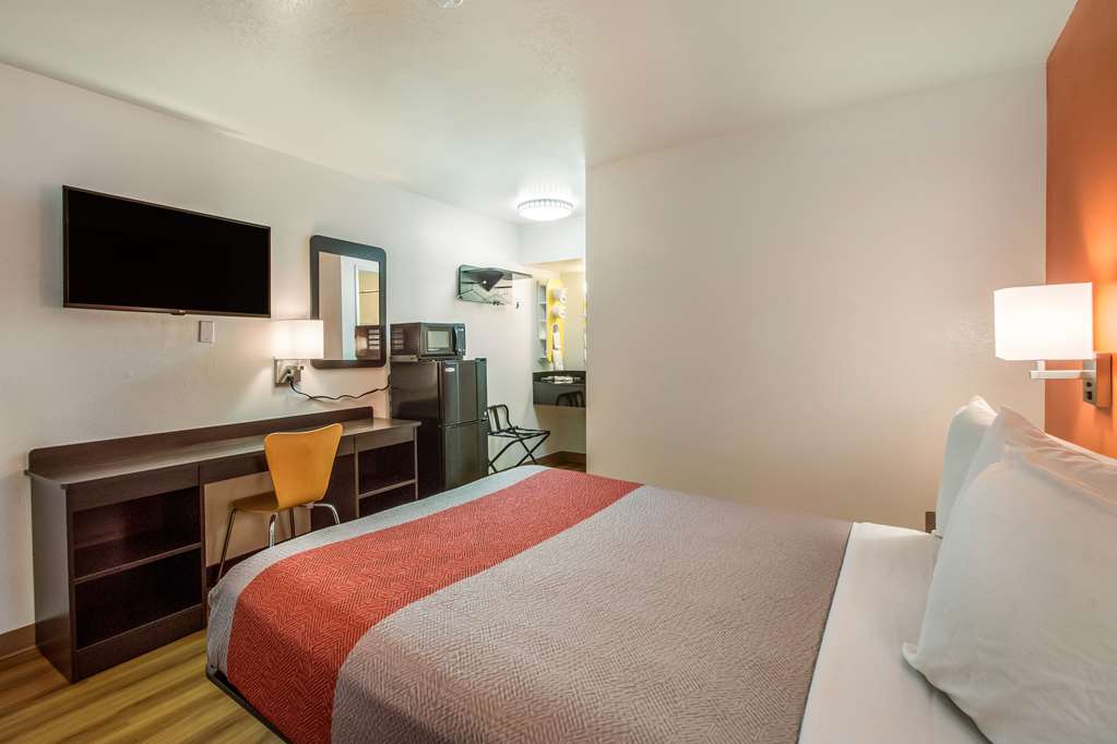 Motel 6 Youngtown AZ Phoenix Sun City - photo 14