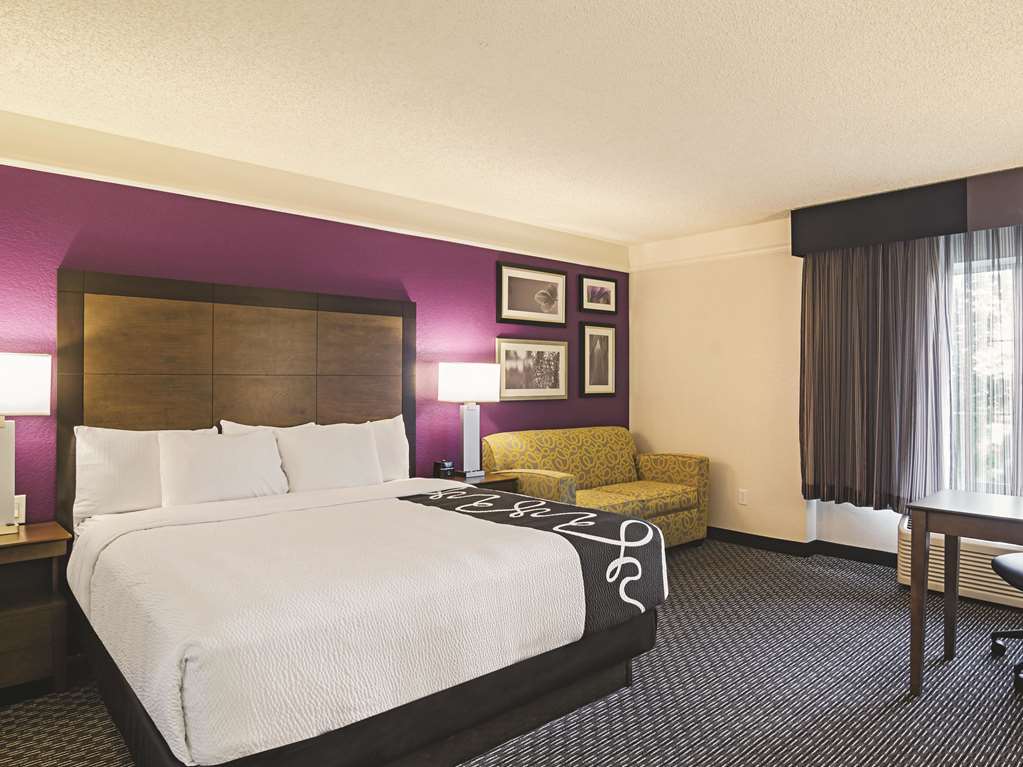 La Quinta Inn & Suites by Wyndham Denver Airport DIA - photo 21