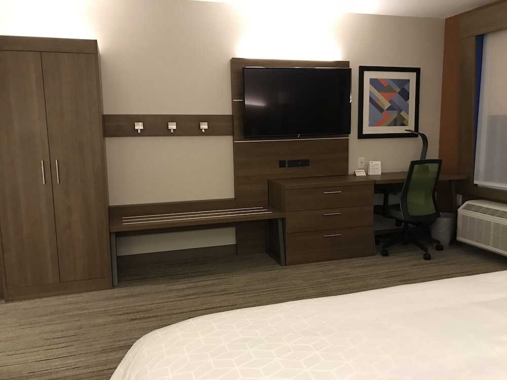 Holiday Inn Express & Suites Phoenix Airport North by IHG - photo 68