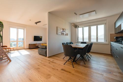 TAMLiving Center Luxury 4 rooms Smart TV Kitchen Great View — 4-Star Luxury Hotel in Graz, Austria