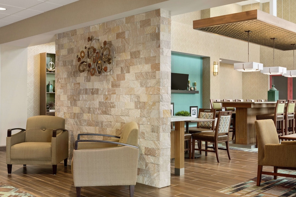 Hampton Inn & Suites Minooka - photo 2