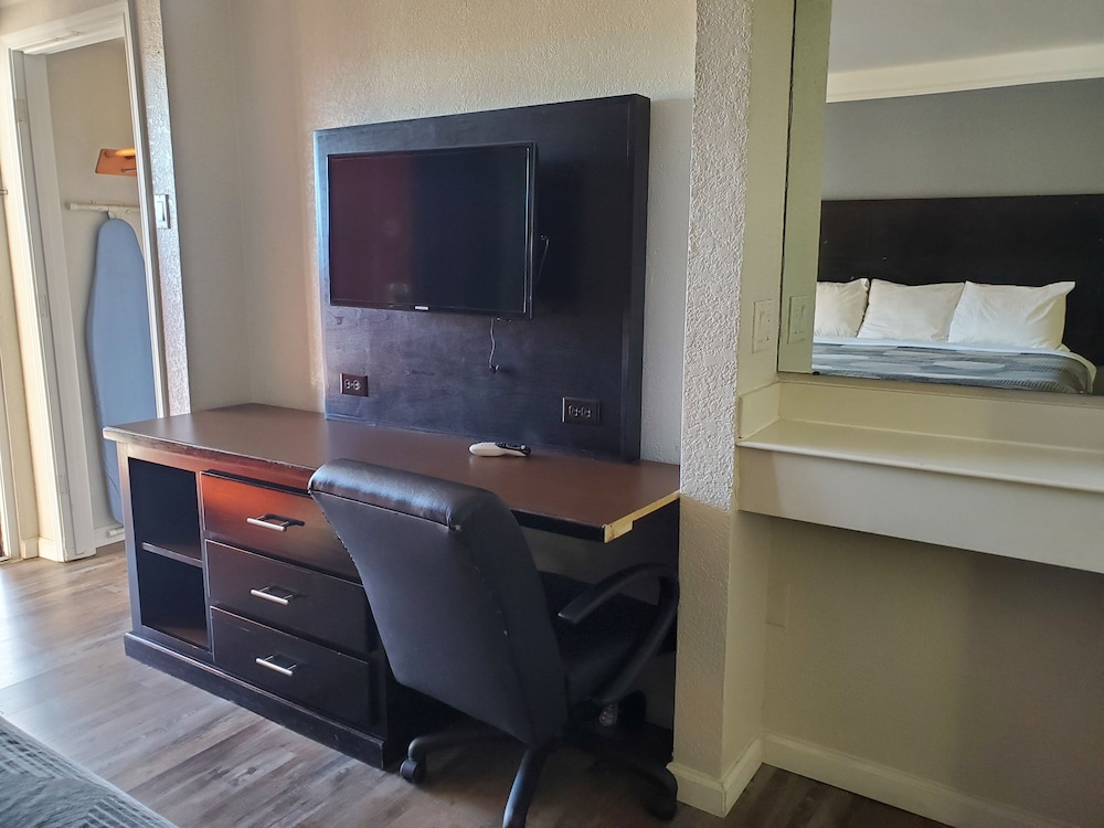 Relax Inn Little Rock - photo 11
