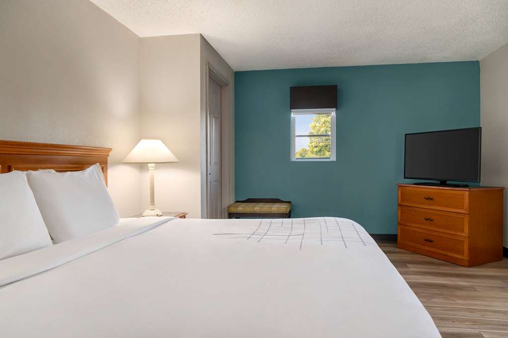 La Quinta Inn by Wyndham Columbus Airport Area - photo 28