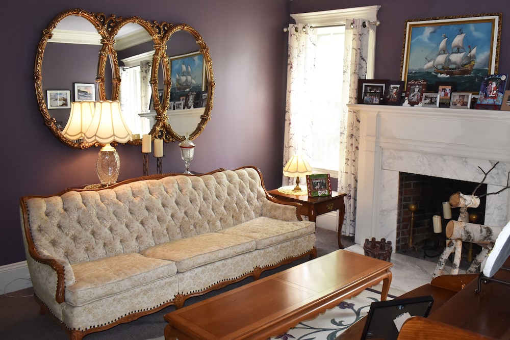 Admiral Peary Inn Bed & Breakfast - photo 40