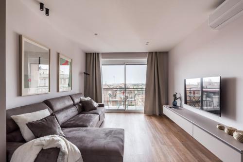The Best Rent Spacious three bedroom flat in the San Giovanni area — 4-Star Luxury Hotel in Rome, Italy