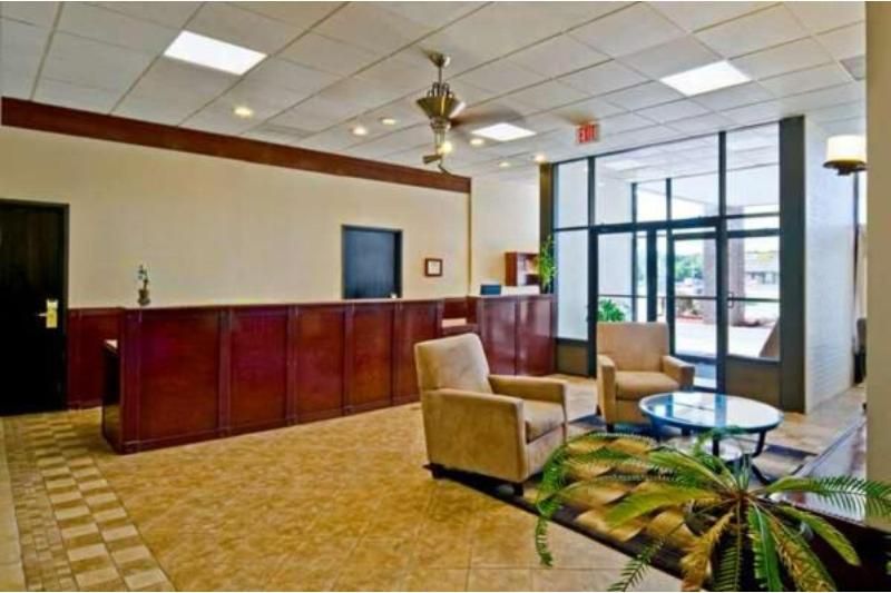 Fairview Inn By OYO Hesston I 135 - photo 2