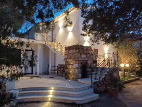 Villa Dracena — 4-Star Luxury Hotel in Castelluzzo, Italy