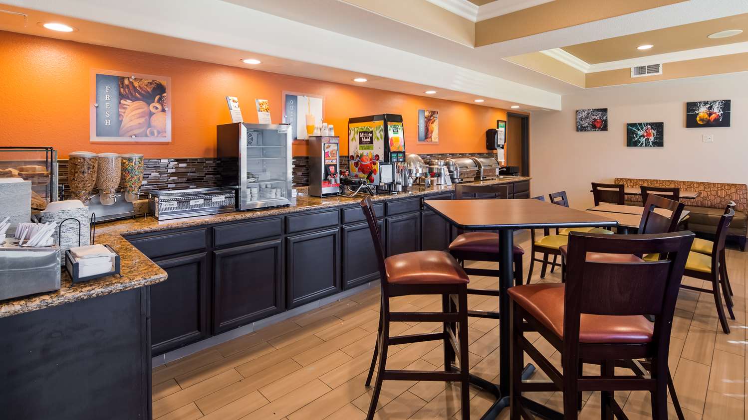 Airport Inn and Suites - photo 7