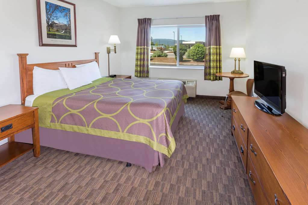 Super 8 by Wyndham Central Pt Medford - photo 8