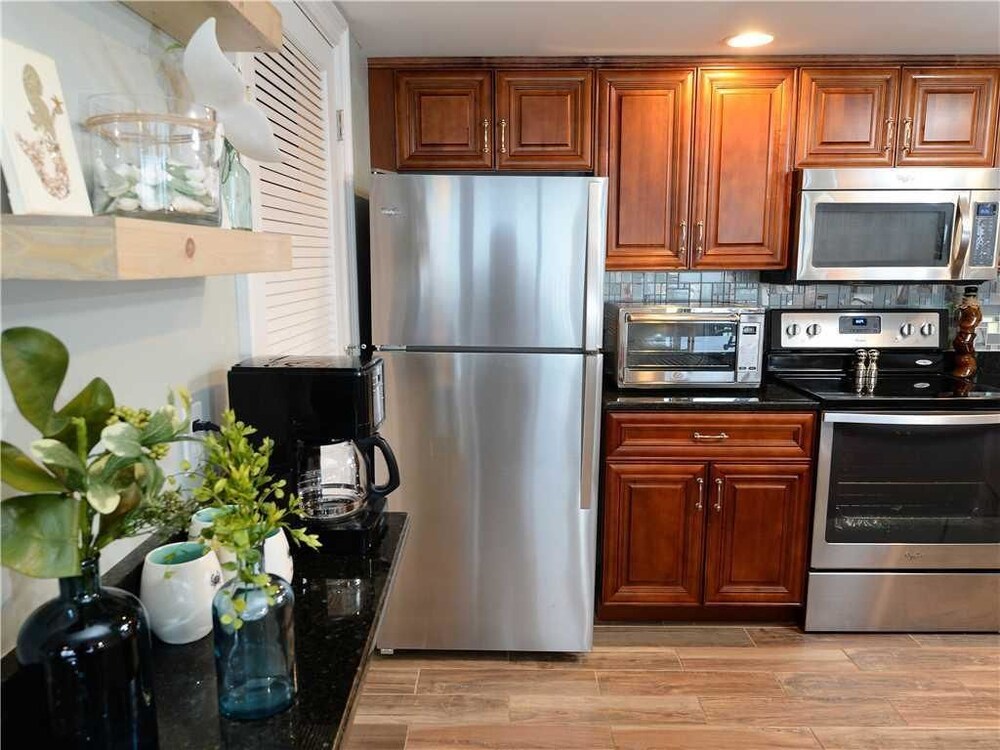 Long Beach Resort 500 Tower I Two Bedroom Condo - photo 11