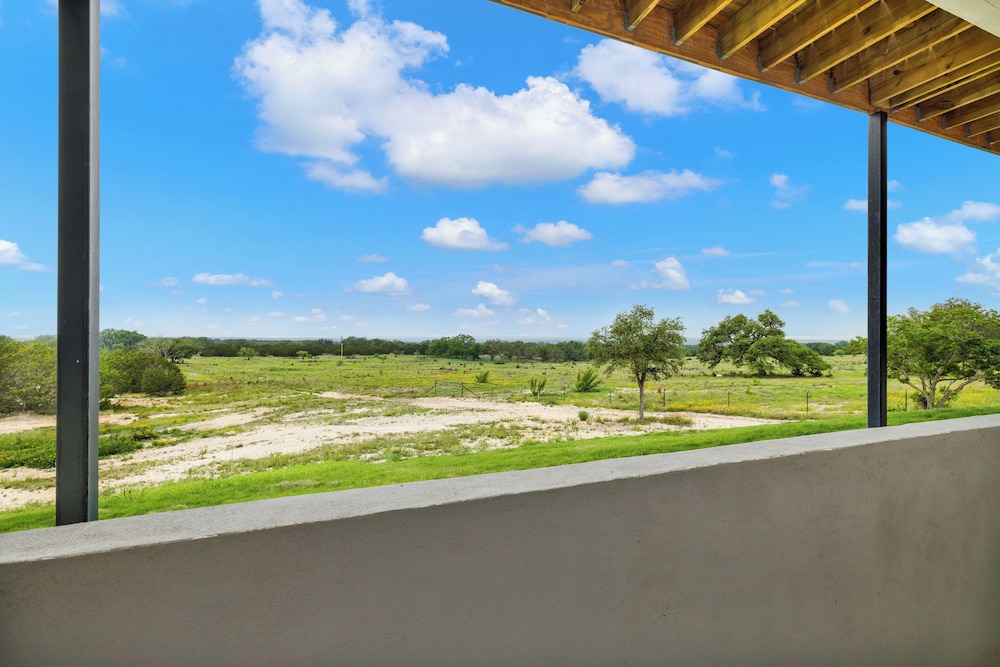 The Bentley Hotel Andy Worhol Room Hill Country View - photo 31