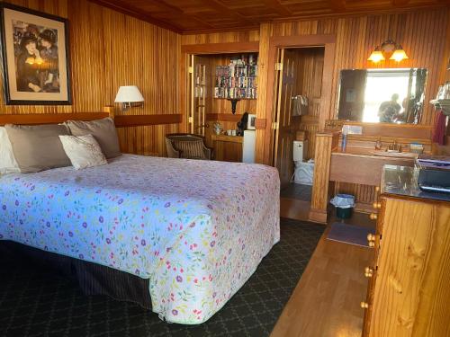 Whistling Winds Motel - photo 9