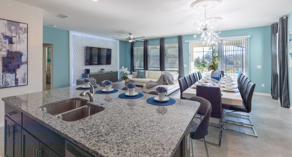 7587oml Solterra Resort 7 Bedroom Home by RedAwning - photo 26