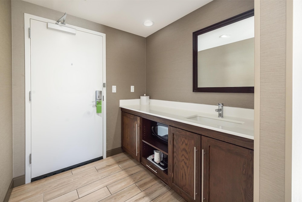 Hampton Inn & Suites Logan - photo 31