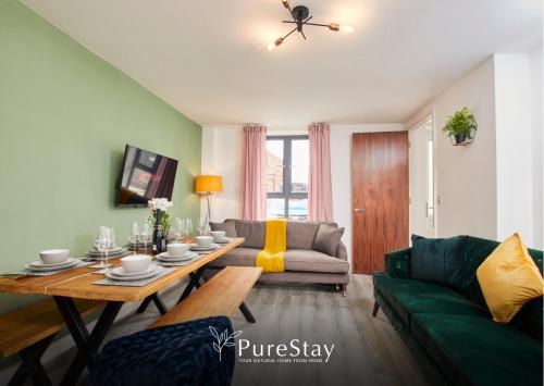 Stylish 5 bedroom Manchester Retreat Sleeps 9 by PureStay — 4-Star Luxury Hotel in Manchester, United Kingdom