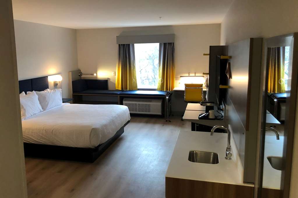 Microtel Inn & Suites by Wyndham Hot Springs - photo 16