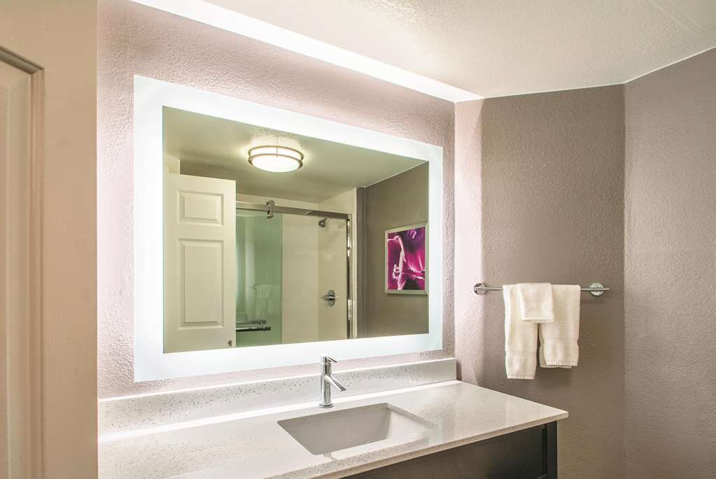 La Quinta Inn & Suites by Wyndham Orem University Pwy Provo - photo 48
