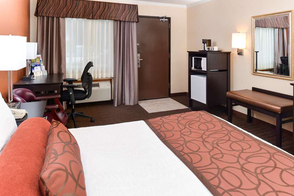 Best Western Plus Landmark Inn - photo 25