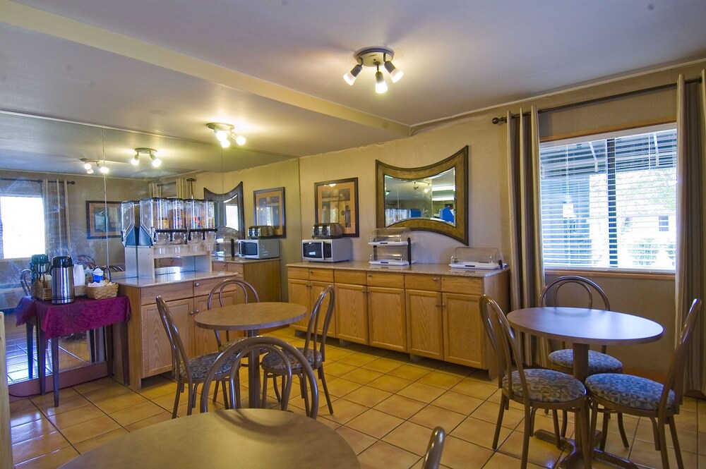 Rodeway Inn Alexandria - photo 34